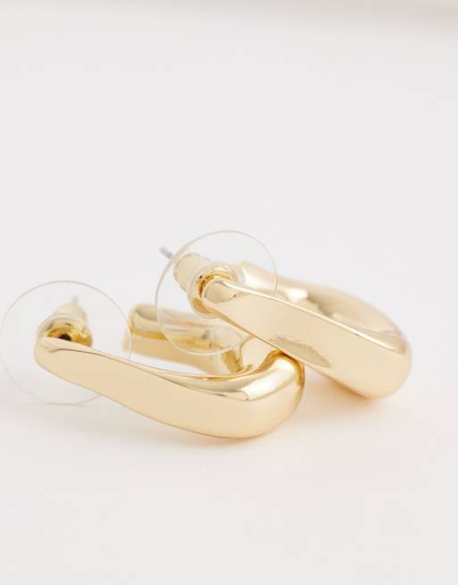 Pendientes de aro dorados con diseño efecto fundido de DesignB London, 3 de 4