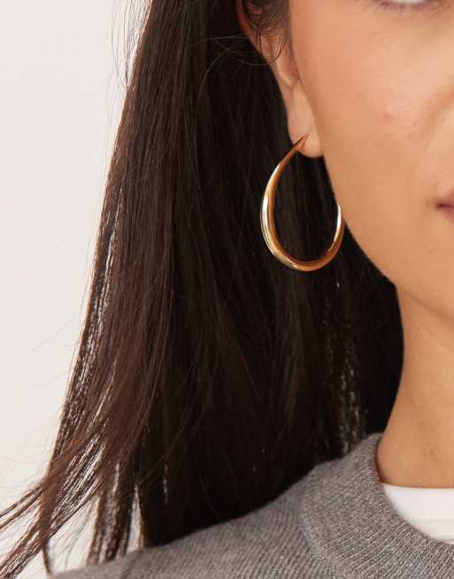 Pendientes de aro dorados con diseño irregular de DesignB London