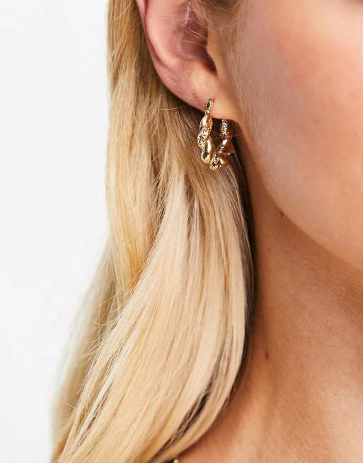 Pendientes de aro dorados con diseño retorcido de DesignB London 