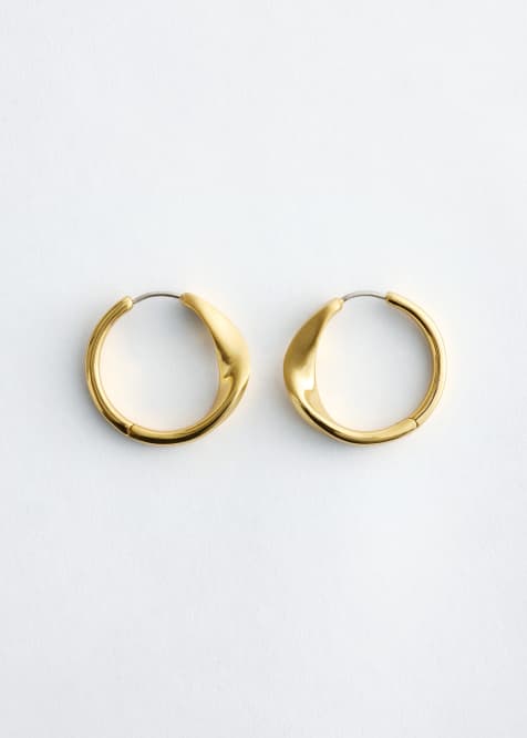 Pendientes de aro dorados con diseño retorcido de & Other Stories - view 1