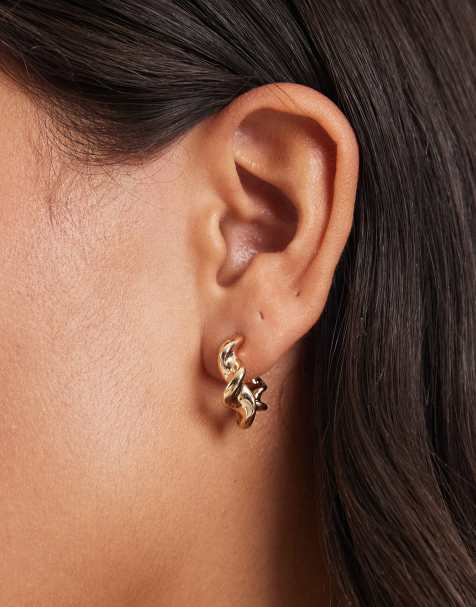 Pendientes de aro dorados con diseño retorcido de Pieces - view 1