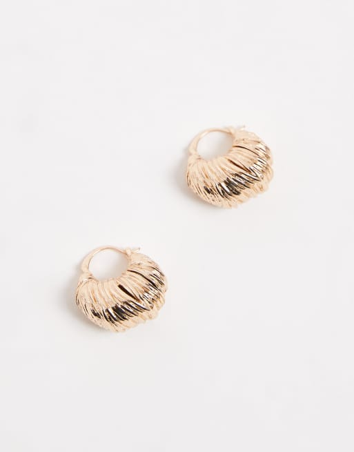 Pendientes de aro dorados de alambres en forma de croissant de Accessorize, 2 de 3