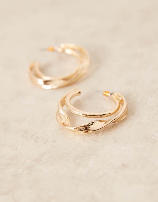 Pendientes de aro dorados de dos hileras con diseño retorcido de ASOS DESIGN, 2 de 3