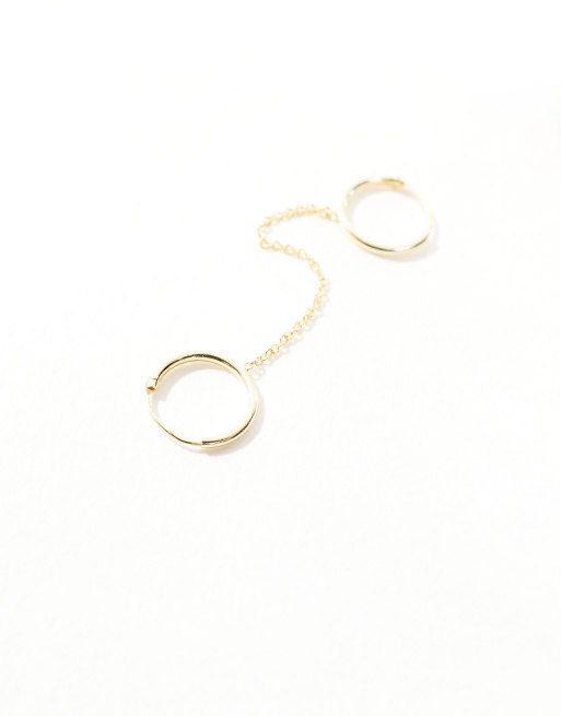 Pendientes de aro dorados dobles con cadena chapados en oro de Kingsley Ryan, 2 de 4