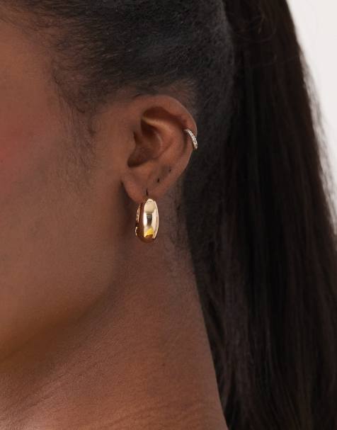 Pendientes de aro dorados gruesos con diseño de lágrima de Monki - view 1