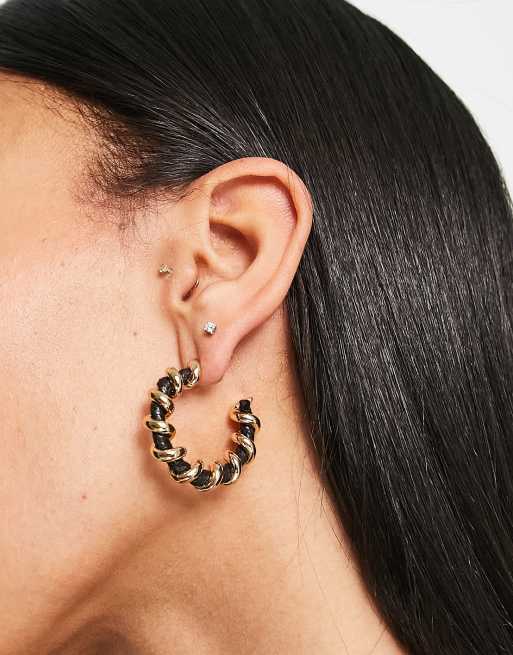 Pendientes de aro dorados y negros con diseño retorcido de ASOS DESIGN