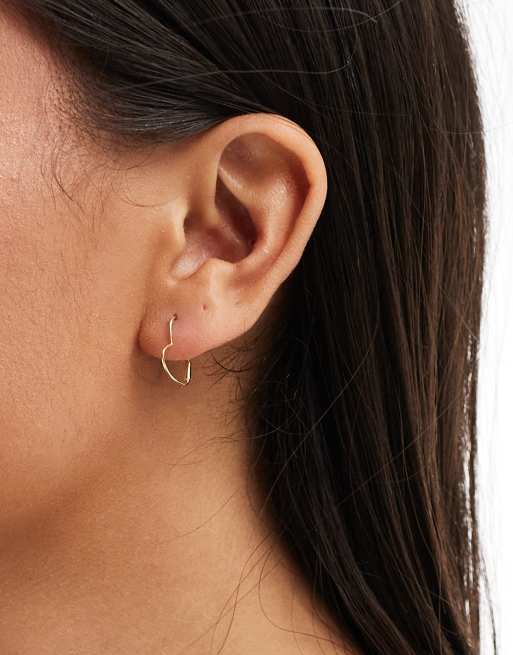 Pendientes de aro en forma de corazón chapados en oro de Kingsley Ryan