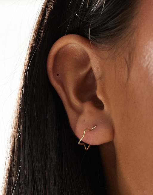 Pendientes de aro en forma de estrella chapado en oro de Kingsley Ryan