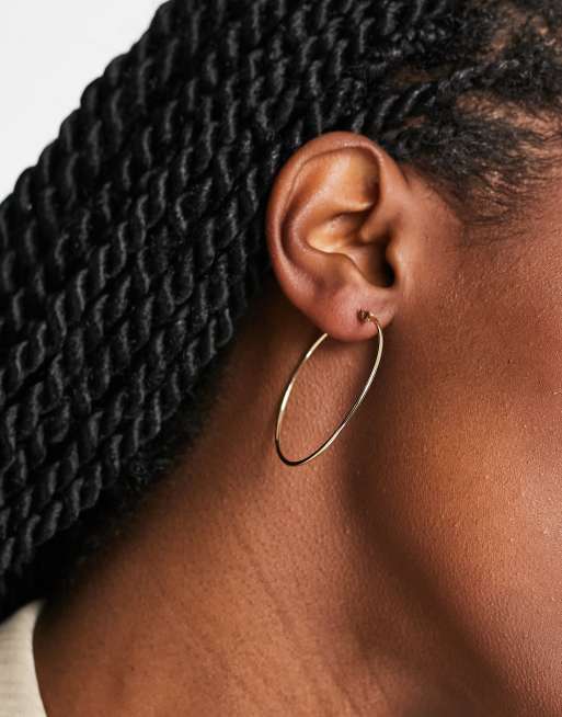 Pendientes de aro grandes chapados en oro de 18 quilates exclusivos de Pieces, 2 de 4