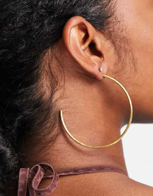 Pendientes de aro grandes repujados artesanales de People Tree