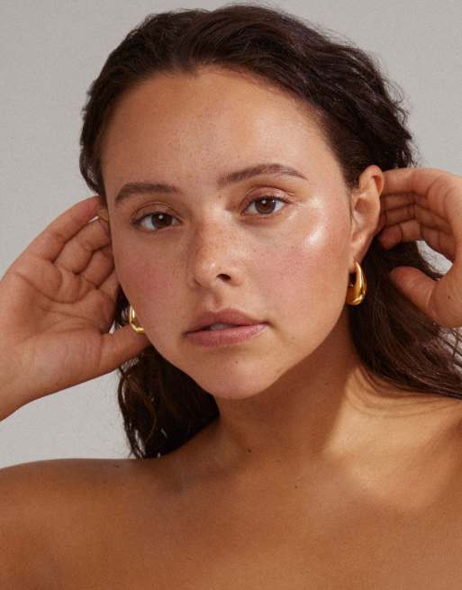 Pendientes de aro gruesos de estilo retro chapados en oro Autumn de Pilgrim, 3 de 3
