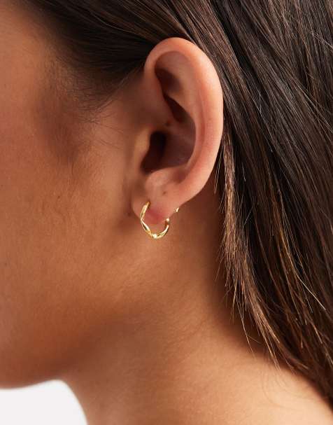 Pendientes de aro ondulados chapados en oro de Kingsley Ryan - view 1