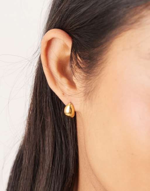 Pendientes de aro pequeños abovedados de acero inoxidable chapados en oro de 18 quilates de Lost Souls