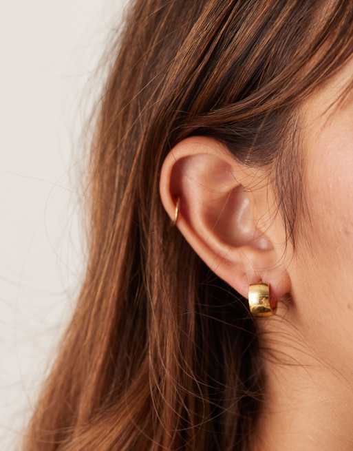 Pendientes de aro pequeños anchos de acero inoxidable chapado en oro de 18 quilates de Lost Souls