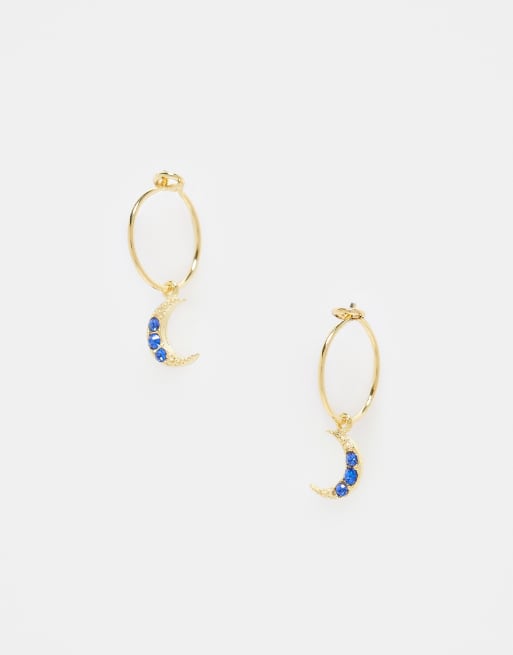 Pendientes de aro pequeños con charm de media luna chapados en oro de Kingsley Ryan