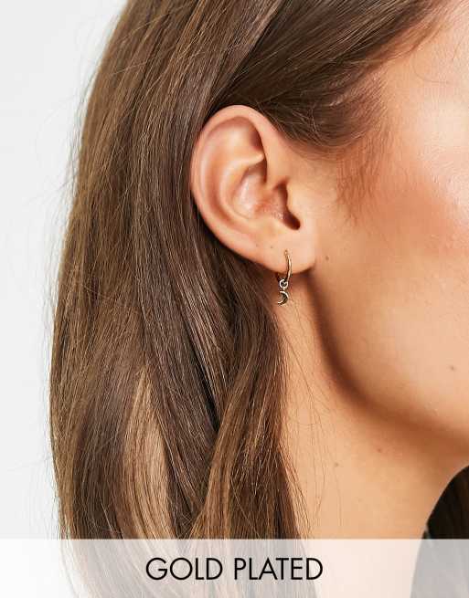Pendientes de aro pequeños charms de luna chapados oro exclusivos de Orelia ASOS
