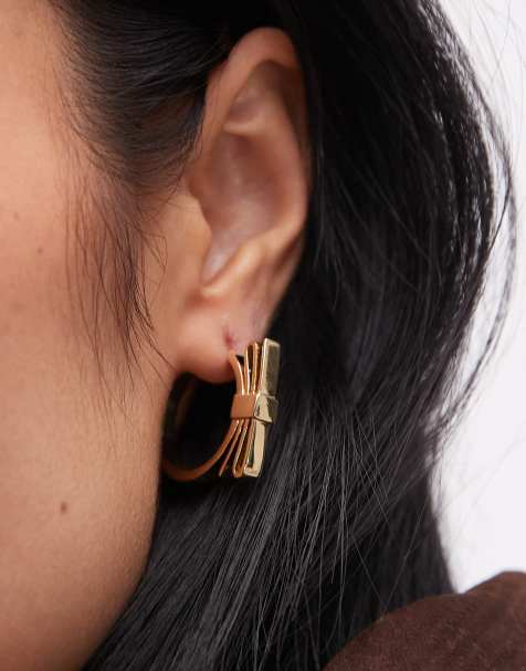 Pendientes de aro pequeños con detalle de lazo chapados en oro de ARKET - view 1
