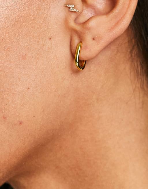 Pendientes de aro pequeños con diseño de eslabones chapados en oro de 14 quilates de Luv AJ, 3 de 4