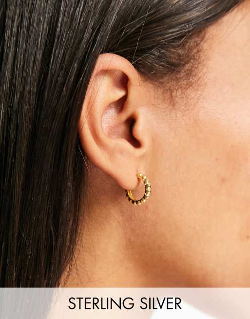 Pendientes de aro pequeños de plata de ley chapados en oro con diseño de esferas de ASOS DESIGN