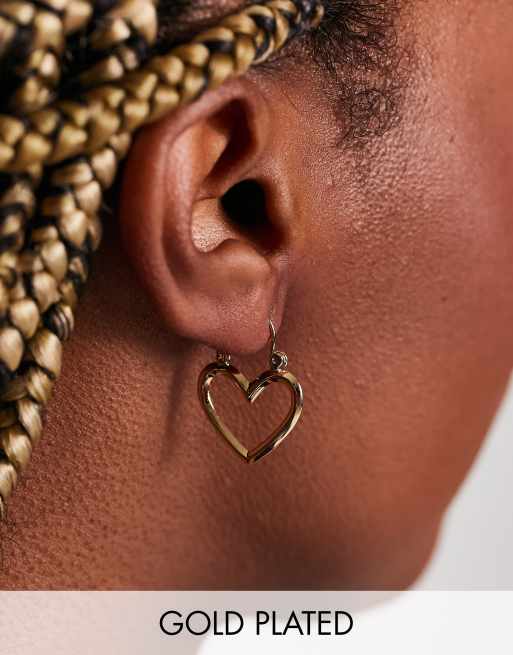 Pendientes de aro pequeños dorados chapados en oro de 14 quilates Heartbreaker de Luv AJ