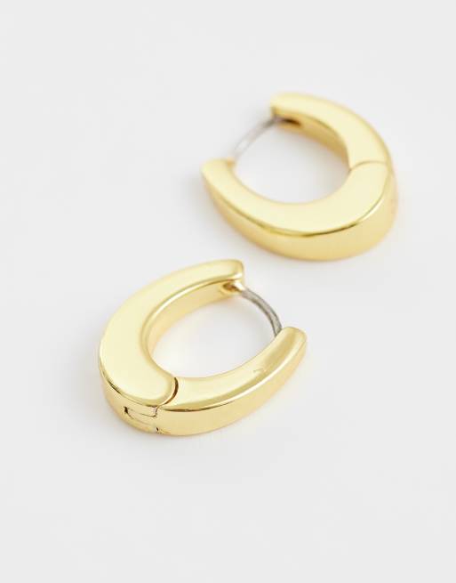 Pendientes de aro pequeños dorados con diseño ahusado de & Other Stories, 3 de 4