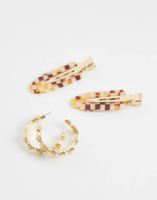 Pendientes de aro pequeños dorados con diseño de conchas pequeñas de ASOS DESIGN, 2 de 4