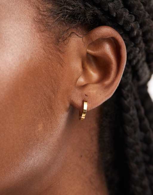 Pendientes de aro pequeños dorados de acero inoxidable resistente al agua de ASOS DESIGN