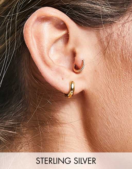Pendientes de aro pequeños llamativos de plata de ley chapados en oro de Astrid & Miyu