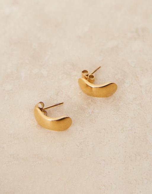 Pendientes de aro pequeños planos de acero inoxidable chapado en oro de 18 quilates de Lost Souls, 2 de 3