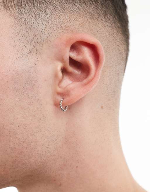 Pendientes de aro pequeños plateados con diseño de esferas de acero inoxidable de Lost Souls