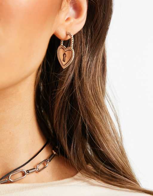 Pendientes de aro plateados con charm de corazón y candado de Topshop