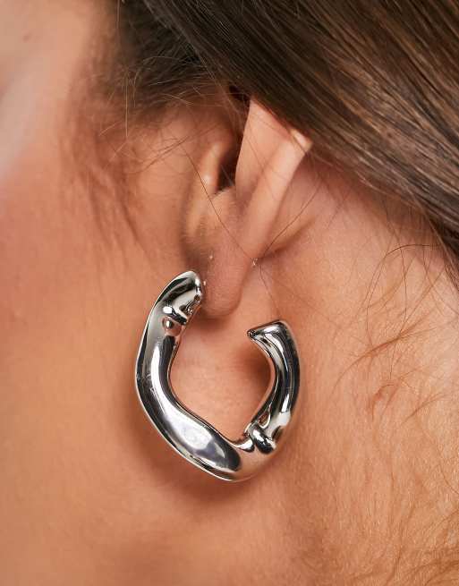 Pendientes de aro plateados con diseño de eslabón retorcido de ASOS DESIGN , 3 de 4