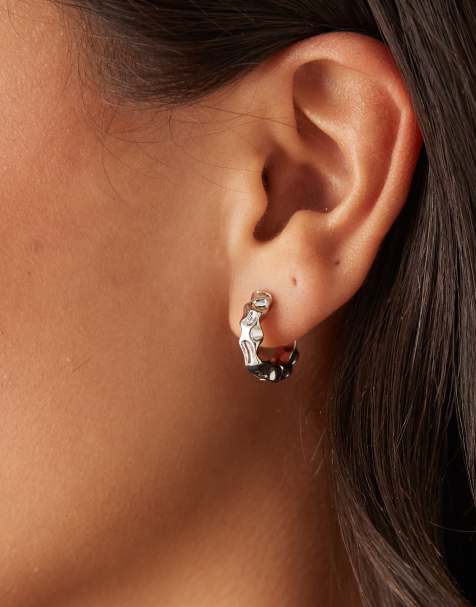 Pendientes de aro plateados con diseño efecto fundido de DesignB London - view 1