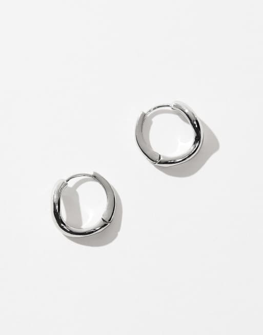 Pendientes de aro plateados con diseño ondulado efecto fundido de ASOS DESIGN, 2 de 3