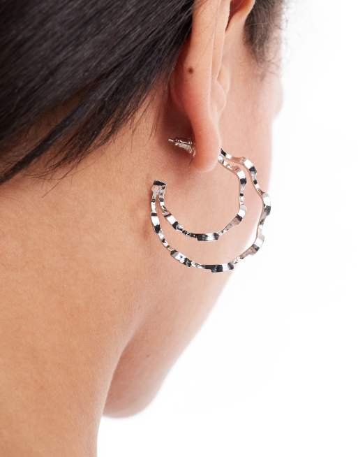 Pendientes de aro plateados con diseño ondulado Truebe de Petit Moments , 4 de 4