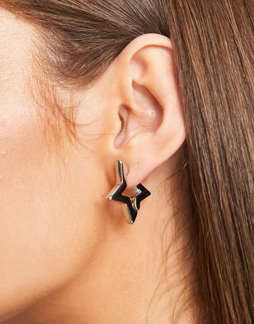 Pendientes de aro plateados con forma de estrella de Monki 