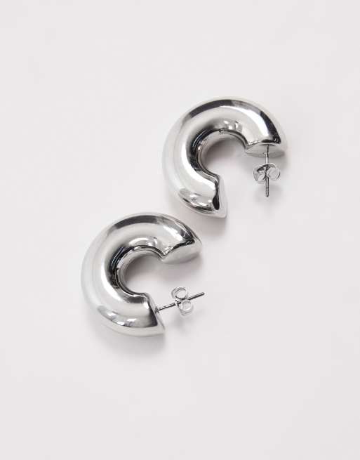 Pendientes de aro plateados gruesos de Pieces, 2 de 3