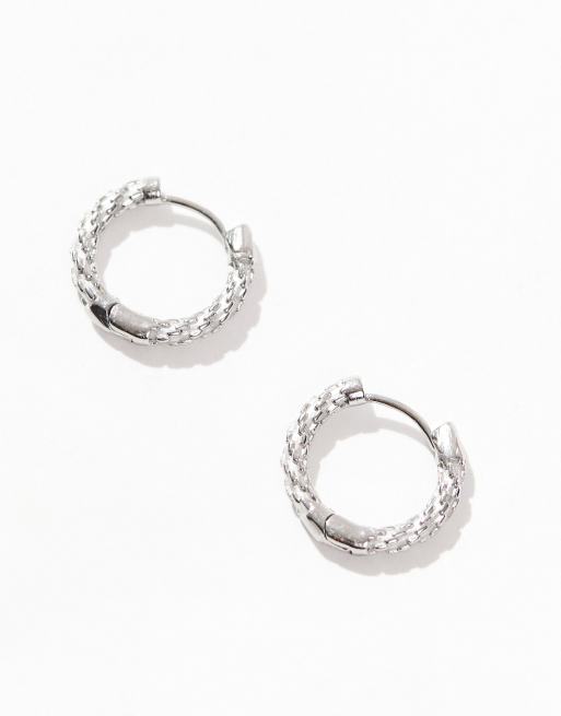 Pendientes de aro plateados texturizados de acero inoxidable resistente al agua de ASOS DESIGN, 2 de 4