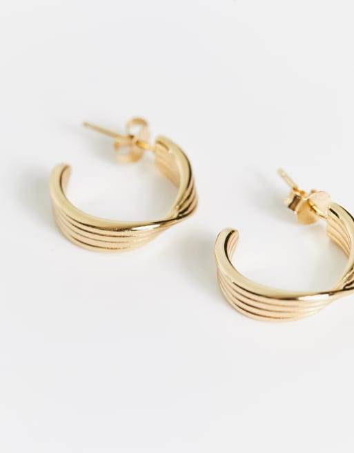 Pendientes de aro retorcidos de plata de ley chapados en oro de Astrid & Miyu, 4 de 4