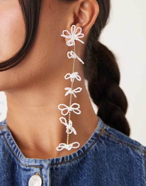 Pendientes de botón blancos con colgante largo con flores de cuentas de ASOS DESIGN - view 1