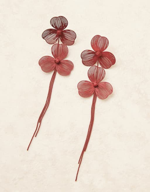 Pendientes de botón burdeos con diseño floral de alambre y flecos colgantes de ASOS DESIGN, 2 de 3