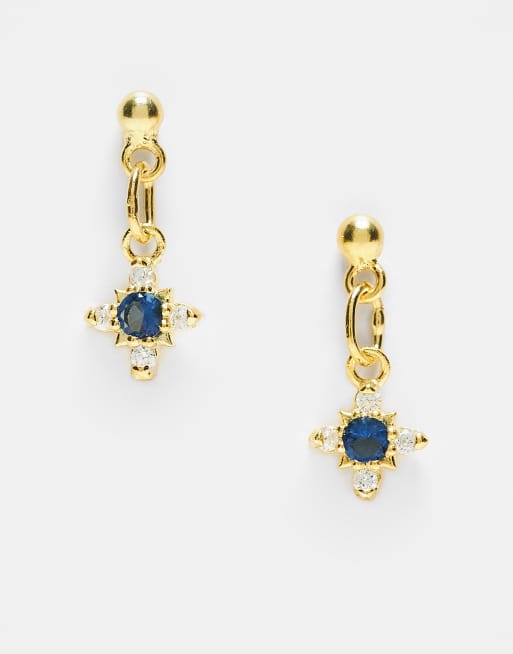 Pendientes de botón chapado en oro con colgante de piedra azul de Kingsley Ryan