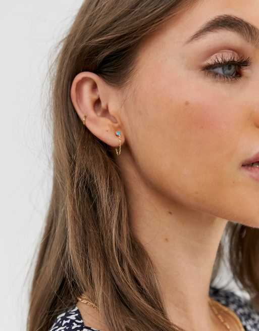 Pendientes de botón con cadena de oro de 18 quilates y circonita turquesa de & Miyu | ASOS