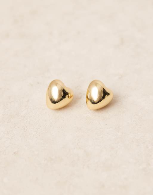 Pendientes de botón con detalle de corazón abullonado chapados en oro de 14 quilates de ASOS DESIGN, 2 de 3