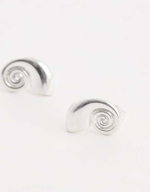 Pendientes de botón con diseño de estrella de plata de ley de Seol + Gold, 3 de 4