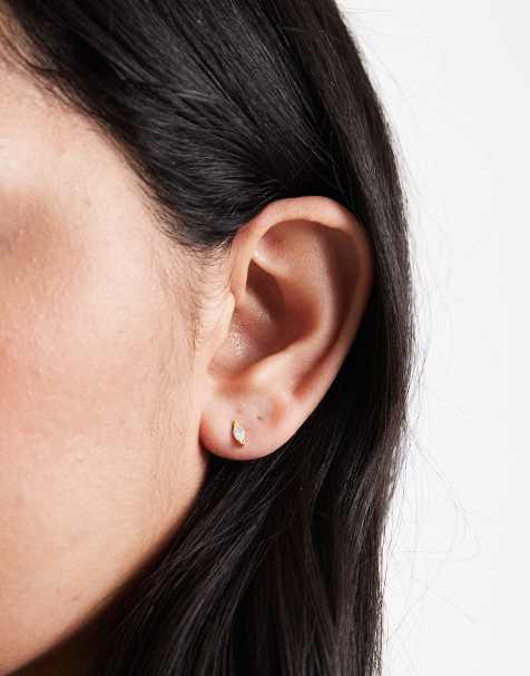 Pendientes de botón con diseño de pétalo con circonita chapados en oro de Kingsley Ryan - view 1