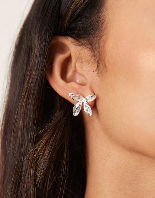 Pendientes de botón con diseño floral pequeño chapados en plata de ASOS DESIGN