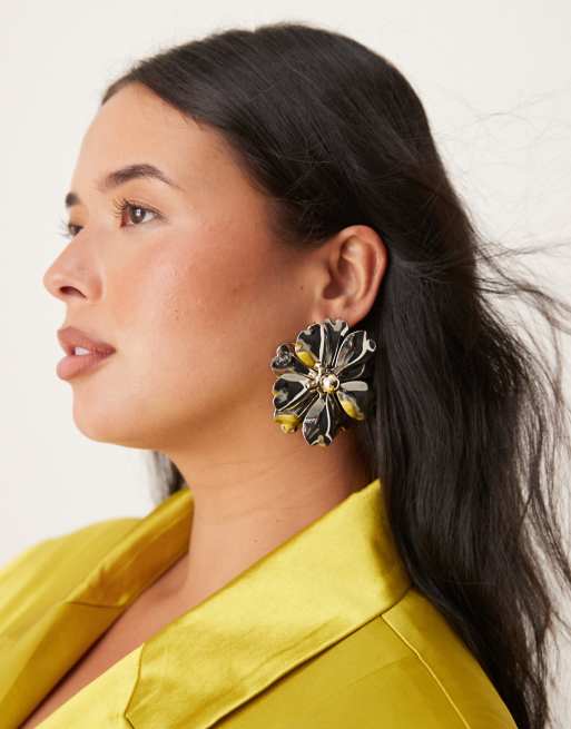 Pendientes de botón de metales combinados con diseño de flor extragrande de ASOS DESIGN, 3 de 3