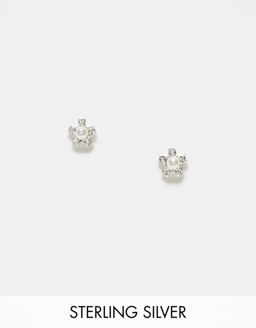 Pendientes de botón de plata de ley con flores de perlas de Kingsley Ryan