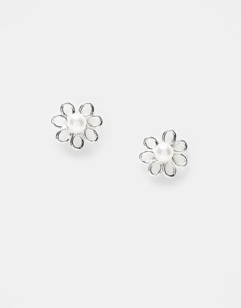 Pendientes de botón de plata de ley en forma de flor con detalle de perla de Kingsley Ryan - view 1